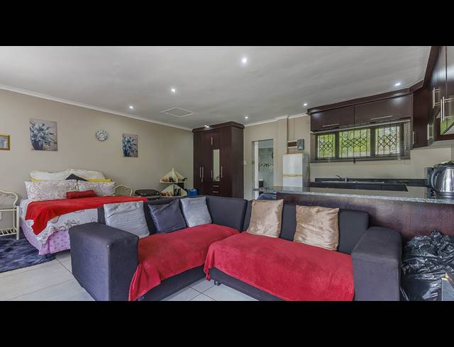 5 BEDROOM FREESTANDING FOR SALE IN WYEBANK